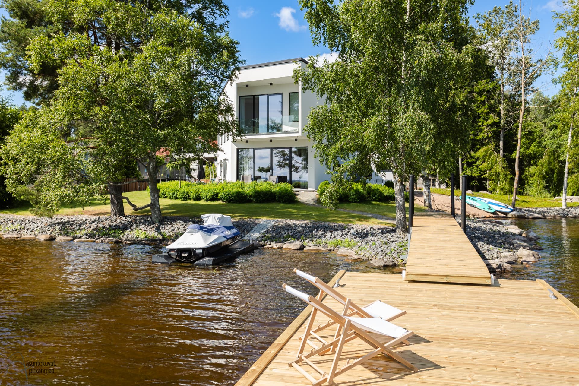 Myytävä rantakoti Tampereella ammattikuvaajan kuvaamana